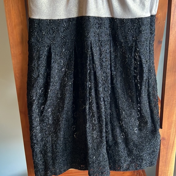 Laundry by Shelli Spiegel Drop Waist Sweetheart Lace Dress - Picture 4 of 9